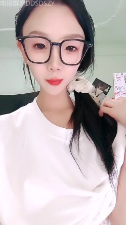 舞蹈系校花学妹【小涵宝宝】护士制服 丝袜诱惑 抖音风骚舞，道具自慰 截图2
