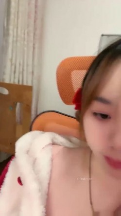 肤白貌美极品靓妹 绝对美人坯子 巨乳肥臀~道具狂插流淫水白浆~爽的一逼 截图8