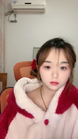 肤白貌美极品靓妹 绝对美人坯子 巨乳肥臀~道具狂插流淫水白浆~爽的一逼 截图11