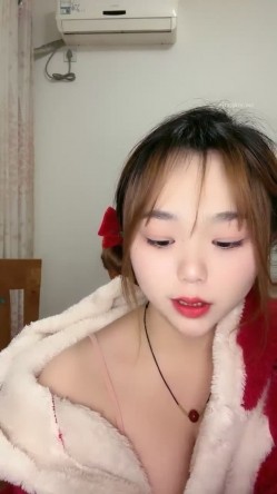 肤白貌美极品靓妹 绝对美人坯子 巨乳肥臀~道具狂插流淫水白浆~爽的一逼 截图12