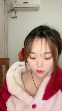肤白貌美极品靓妹 绝对美人坯子 巨乳肥臀~道具狂插流淫水白浆~爽的一逼 截图13