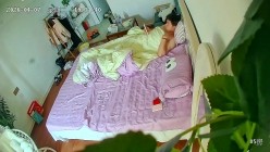 酒店偷拍稀有绿叶房斯文眼镜学妹穿上丝袜被男友抓住双手后入打桩起飞 截图1