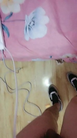 给老公带绿帽子的骚人妻全程露脸在家伺候两个邻居小哥，丝袜情趣边被草边口交大鸡巴，淫声荡语不断表情好骚 截图6