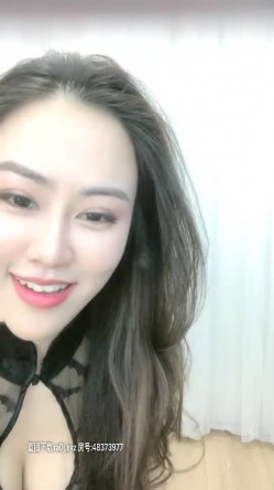 高颜值性感御姐情趣装吊带黑丝，跳扇子舞慢慢脱掉道具假屌自慰 截图5