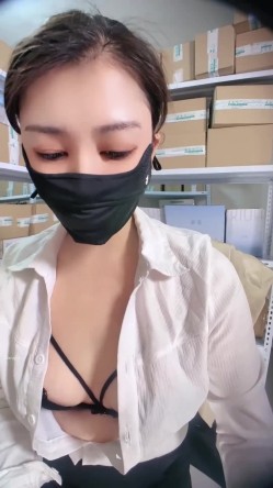 仓库管理员【林安安】上班偷播 丝袜美腿 跳蛋狂震 截图5