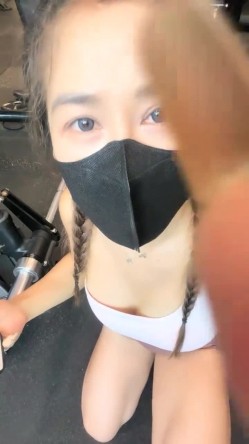 重磅，火爆健身尤物，【健身桃桃】，高端场会牛郎嗑药操喷，欲望得到了充分释放，水不停，被操的高潮好多次 截图2
