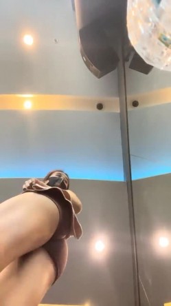 重磅，火爆健身尤物，【健身桃桃】，高端场会牛郎嗑药操喷，欲望得到了充分释放，水不停，被操的高潮好多次 截图3