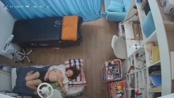黑客破解美容院摄像头偷拍 ️金钱加持下 老板娘彻底沦陷被油腻大叔任意玩弄老板娘是真骚 偶尔熟睡还自慰 截图6