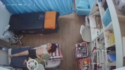 黑客破解美容院摄像头偷拍 ️金钱加持下 老板娘彻底沦陷被油腻大叔任意玩弄老板娘是真骚 偶尔熟睡还自慰 截图11