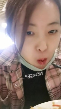 极品人妻！刺激，【放肆的小水娃】，真实良家，标准的贤妻良母，厨房搔首弄姿 截图3