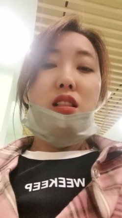 极品人妻！刺激，【放肆的小水娃】，真实良家，标准的贤妻良母，厨房搔首弄姿 截图5