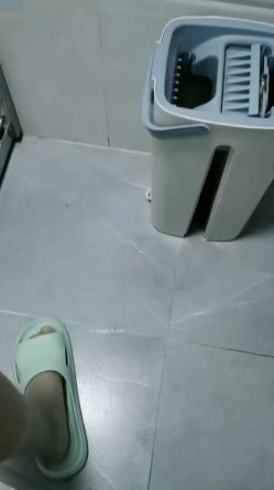 极品人妻！刺激，【放肆的小水娃】，真实良家，标准的贤妻良母，厨房搔首弄姿 截图13