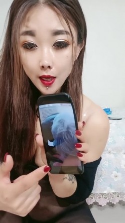 打着电话被干的人妻母狗，丝袜高跟诱惑，淫声荡语，被大哥各种体位草的神魂颠倒，高潮喷尿，精彩刺激别错过 截图3