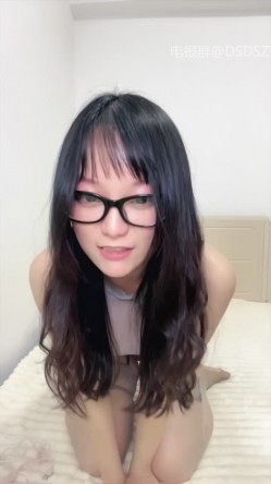 眼镜校花 十个眼镜九个骚 闷骚型丝袜大长腿舌钉口爆啪啪 截图14