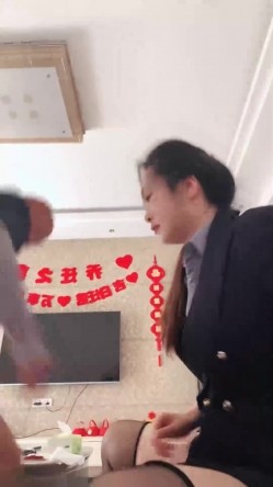 【泡泡马】白领御姐~! 白皙身材~户外刺激车震~无套啪啪 截图2