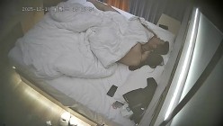 酒店偷拍年轻小伙把女友的逼逼擦干净狂舔后各种体位疯狂撞击干完不忘给逼逼拍照 截图11