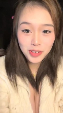 兄弟们！全网最大奶子来了~【甜甜甜甜圈】奶控专属~！这是我见过最大的奶子了~！挺漂亮的 截图6
