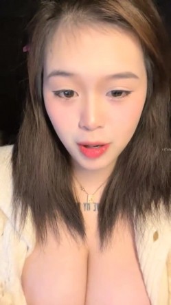 兄弟们！全网最大奶子来了~【甜甜甜甜圈】奶控专属~！这是我见过最大的奶子了~！挺漂亮的 截图8