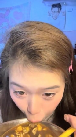 兄弟们！全网最大奶子来了~【甜甜甜甜圈】奶控专属~！这是我见过最大的奶子了~！挺漂亮的 截图14