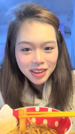 兄弟们！全网最大奶子来了~【甜甜甜甜圈】奶控专属~！这是我见过最大的奶子了~！挺漂亮的 截图16