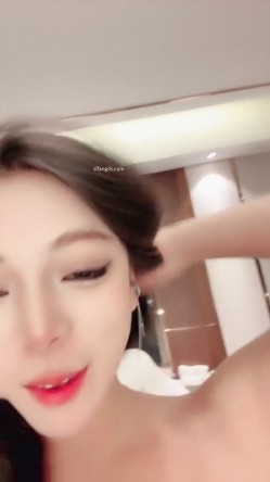 ️精品推荐 ️超美新人女孩『西奶』约金主与闺蜜一起双飞操逼爆菊 截图2