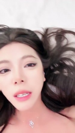 ️精品推荐 ️超美新人女孩『西奶』约金主与闺蜜一起双飞操逼爆菊 截图11