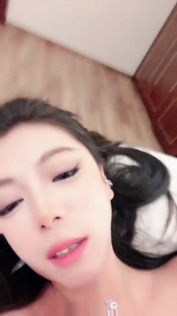 ️精品推荐 ️超美新人女孩『西奶』约金主与闺蜜一起双飞操逼爆菊 截图16