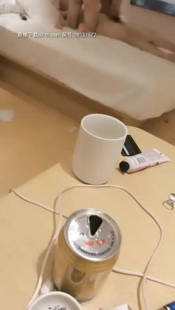 三女VS几男秀高颜值美女多人群P啪啪，穿上黑丝双女舌吻口交后入大力猛操 截图14