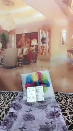 【白猫女神】颜值不错的哺乳期妹子有着皮球大小的乳房，用挤奶器挤出白人奶 截图2