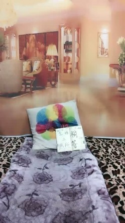 【白猫女神】颜值不错的哺乳期妹子有着皮球大小的乳房，用挤奶器挤出白人奶 截图6