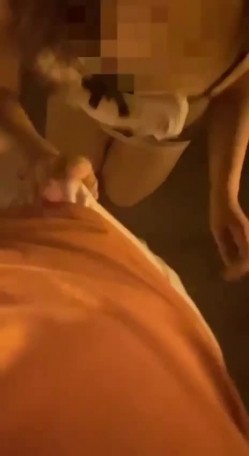 震撼流出，推特绿帽癖博主【淫妻作乐】私拍，找到相同癖好兄弟玩换妻游戏，大奶老婆送野男人肏无套开干 截图5