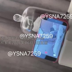 推特反差母狗淫妻「亚丝娜」古装碎花情趣多人乱交，回家3P轮流操，鸡巴插进她湿逼猛干高潮叫不停，床上喷满白浊精液 截图15