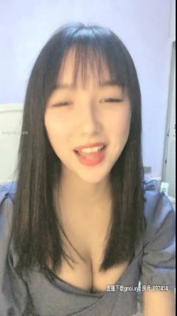 高颜值苹果女孩，秀舌头的吻功，看那火烈的舌吻真想吻她，太诱惑啦，揉奶漏逼，清纯的脸蛋想强上她的冲动！ 截图1