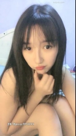 高颜值苹果女孩，秀舌头的吻功，看那火烈的舌吻真想吻她，太诱惑啦，揉奶漏逼，清纯的脸蛋想强上她的冲动！ 截图10