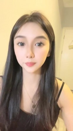 明星脸，几万粉丝的小网红【偷走一头猪】清秀女神~长腿骚舞~道具黑牛~逼会下蛋，走在街上回头率肯定高！ 截图4