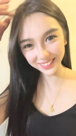 明星脸，几万粉丝的小网红【偷走一头猪】清秀女神~长腿骚舞~道具黑牛~逼会下蛋，走在街上回头率肯定高！ 截图11