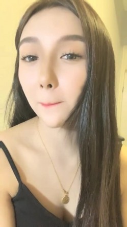 明星脸，几万粉丝的小网红【偷走一头猪】清秀女神~长腿骚舞~道具黑牛~逼会下蛋，走在街上回头率肯定高！ 截图12