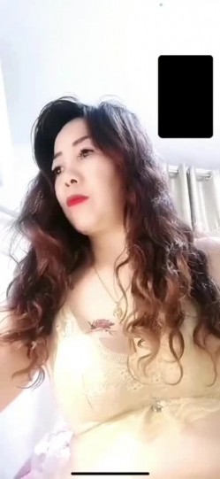 抖音 骚姨 ：梅花不定时直播 。越老越有味道，每天和阿姨裸聊，揉着胸自慰，太骚了 截图4