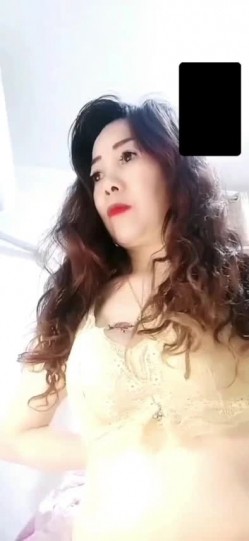 抖音 骚姨 ：梅花不定时直播 。越老越有味道，每天和阿姨裸聊，揉着胸自慰，太骚了 截图5