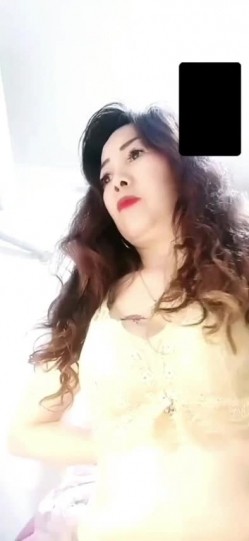 抖音 骚姨 ：梅花不定时直播 。越老越有味道，每天和阿姨裸聊，揉着胸自慰，太骚了 截图7