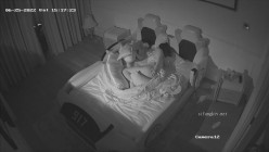 《居家摄像头破解》偷窥E奶少妇的居家日常 ️这奶子可真不是盖的 截图16