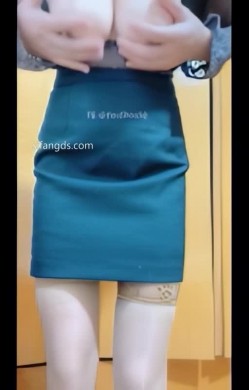 泄密流出 抖音 网红【娇姨 】超有气质漂亮少妇阿姨 巨乳 露点自慰 掰开B特写等 截图5