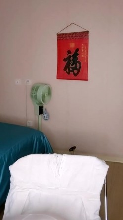 年度精品人妻，喜欢姐姐这一款的不要错过，【随便问问是谁】，超骚，风情万种，年轻时候肯定是个大美女，家中自慰，媚态万千强烈推荐 截图4