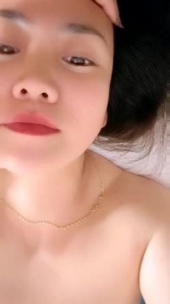 年度精品人妻，喜欢姐姐这一款的不要错过，【随便问问是谁】，超骚，风情万种，年轻时候肯定是个大美女，家中自慰，媚态万千强烈推荐 截图12