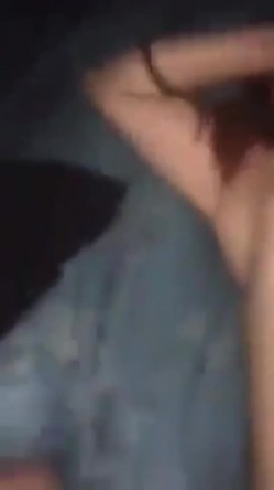 操漂亮少妇 注意音量 不然隔壁听到会吓一跳 以为是强奸 叫声像狼嚎 截图7