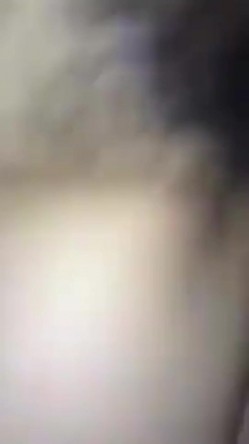 操漂亮少妇 注意音量 不然隔壁听到会吓一跳 以为是强奸 叫声像狼嚎 截图12