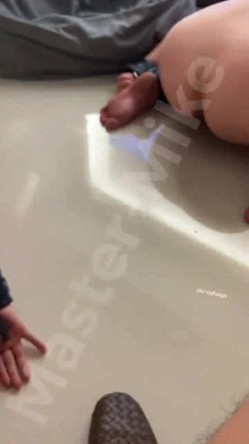 真枪实弹折磨女奴！推特重度虐女金主【迈克大师】饲养多位性奴开发私拍，操够了各种花样 截图13