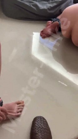 真枪实弹折磨女奴！推特重度虐女金主【迈克大师】饲养多位性奴开发私拍，操够了各种花样 截图14