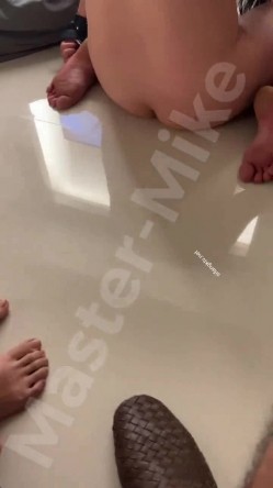 真枪实弹折磨女奴！推特重度虐女金主【迈克大师】饲养多位性奴开发私拍，操够了各种花样 截图15