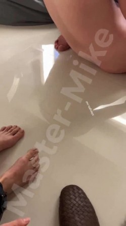 真枪实弹折磨女奴！推特重度虐女金主【迈克大师】饲养多位性奴开发私拍，操够了各种花样 截图16